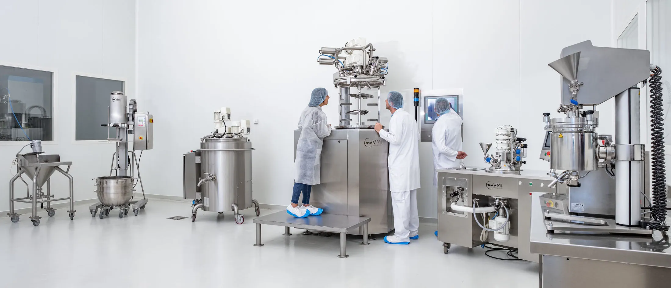 Reportage, photo personnes travaillant dans un laboratoire